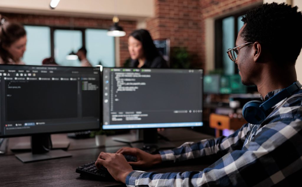 ingénieurs de kewël codant au Sénégal ingénieurs de kewël
