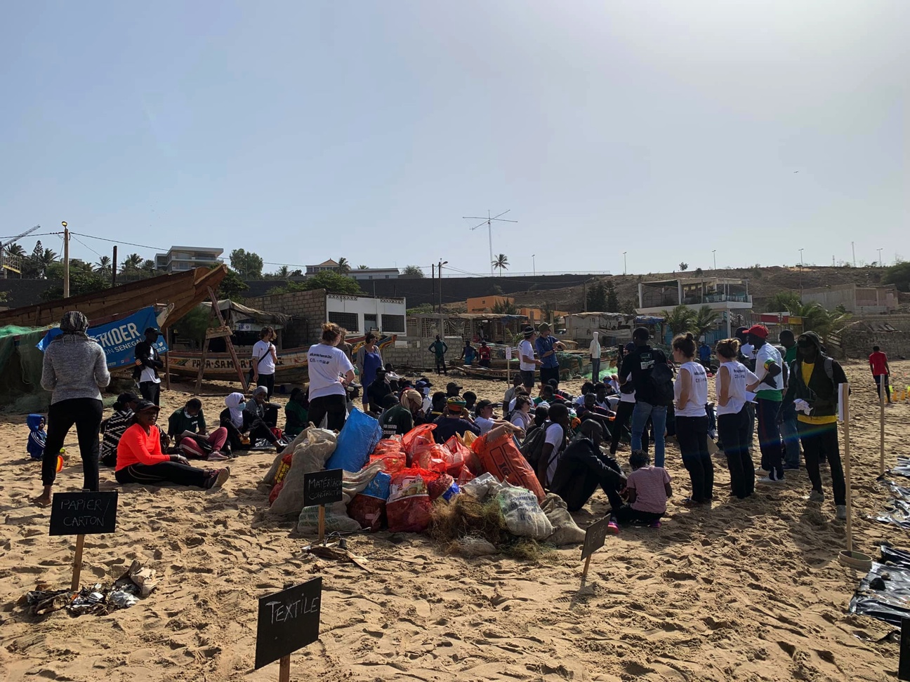 Journée sensibilisation et nettoyage plage Ouakam par kewël