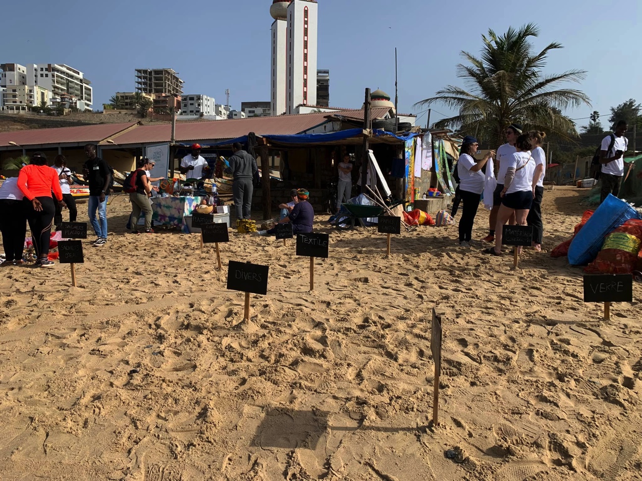 Journée sensibilisation et nettoyage plage Ouakam par kewël